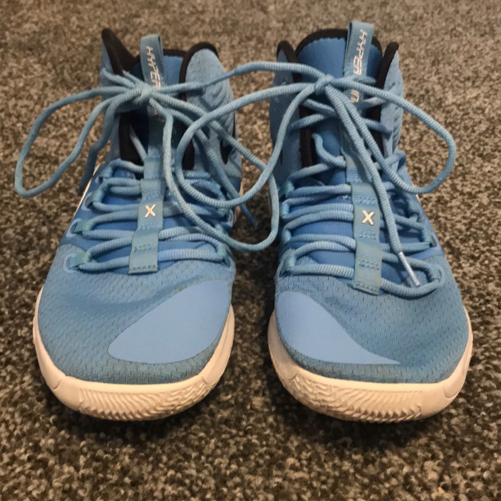 Baby blue, Nike Hyperdunks.